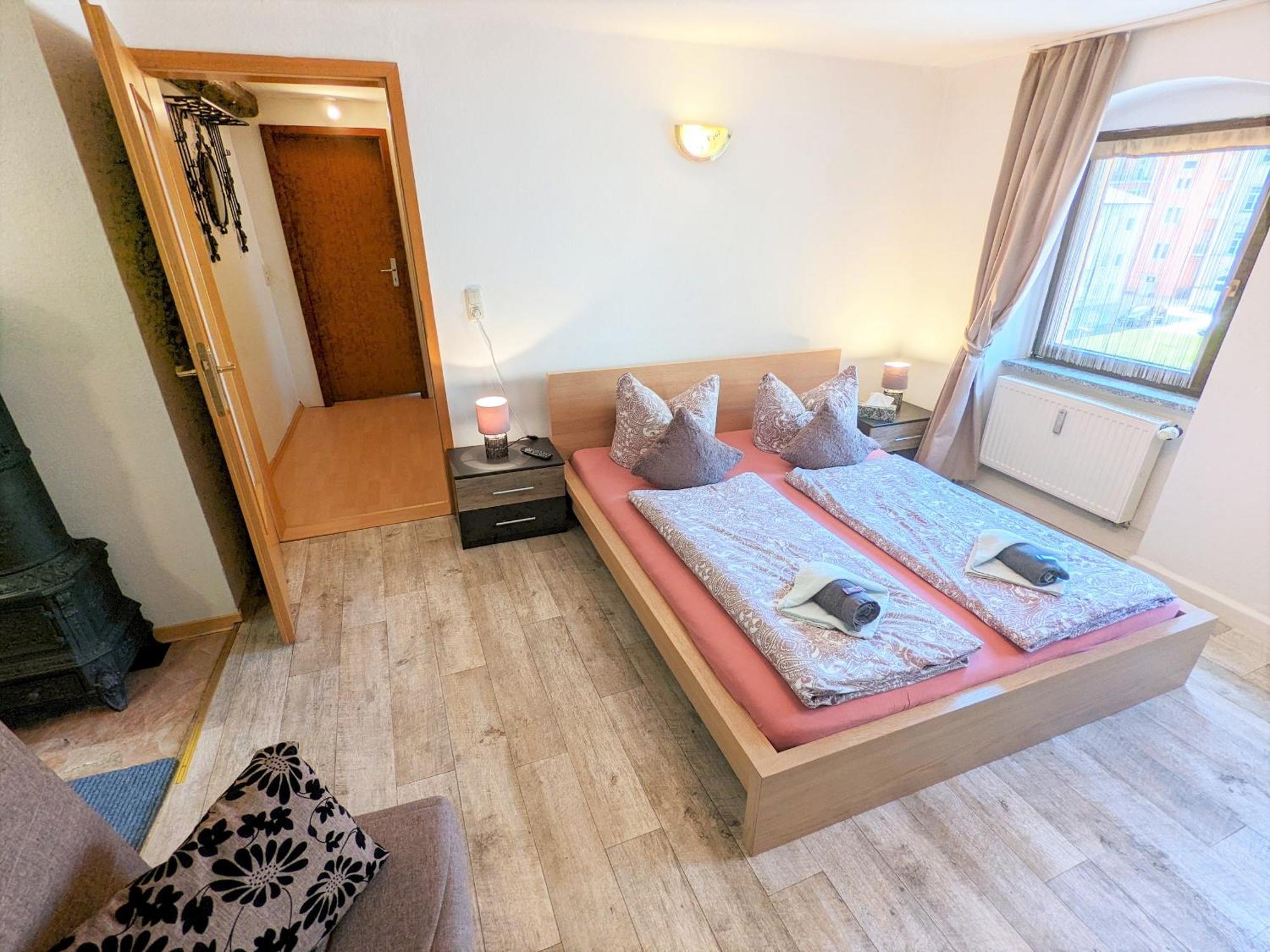 Famzi - Urlaubsmagie - Familienwohnung Mit Gemeinschaftsgarten, -Sauna & -Pool Sebnitz Eksteriør billede